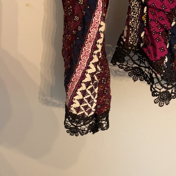 ⭐️2/$10 - pink patterned top - Picture 3 of 4